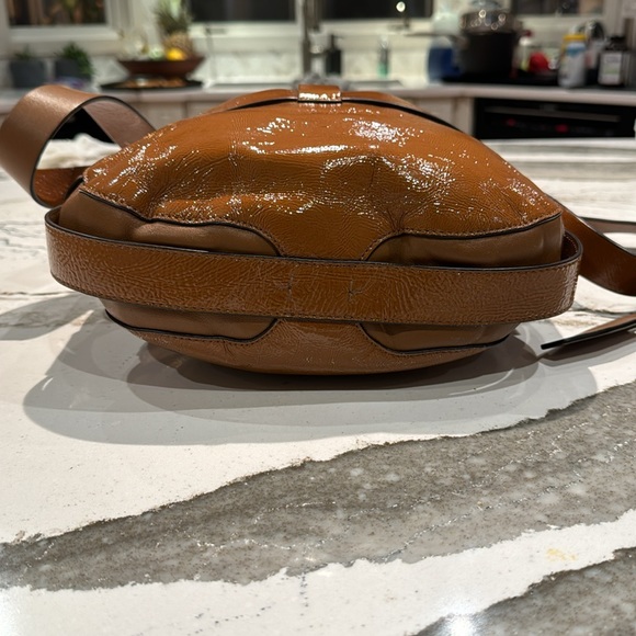 Tory Burch Gemini Link Patent Cross-body bag - Picture 3 of 4